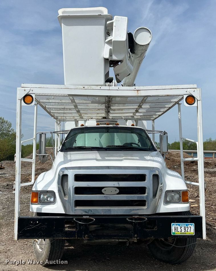 image for item LA9948 2006 Ford F750  forestry bucket truck