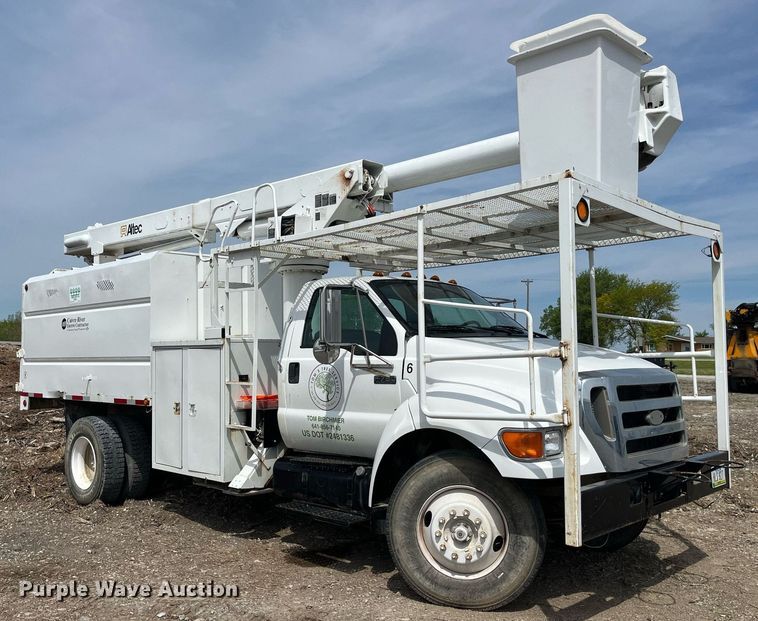 image for item LA9948 2006 Ford F750  forestry bucket truck