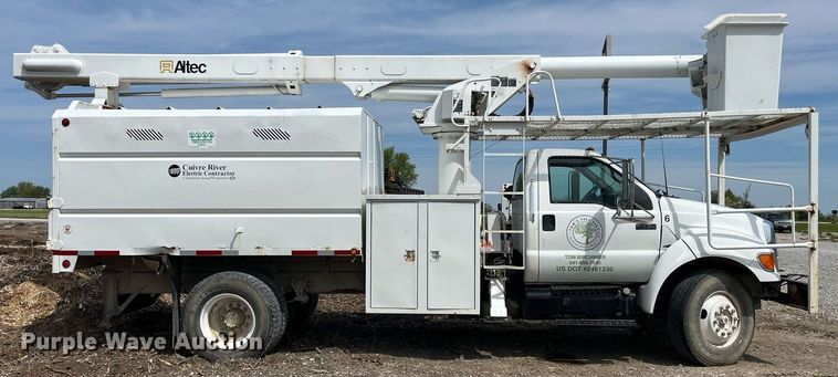 image for item LA9948 2006 Ford F750  forestry bucket truck