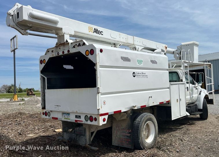image for item LA9948 2006 Ford F750  forestry bucket truck