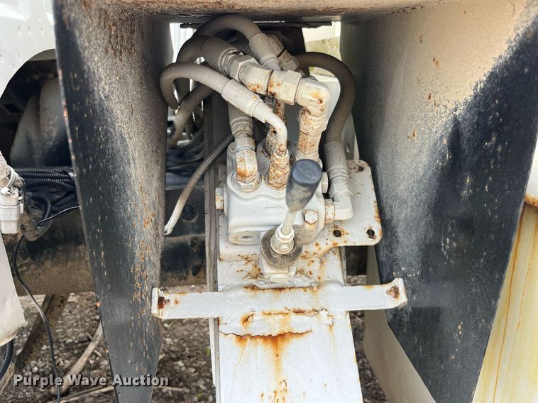 image for item LA9948 2006 Ford F750  forestry bucket truck