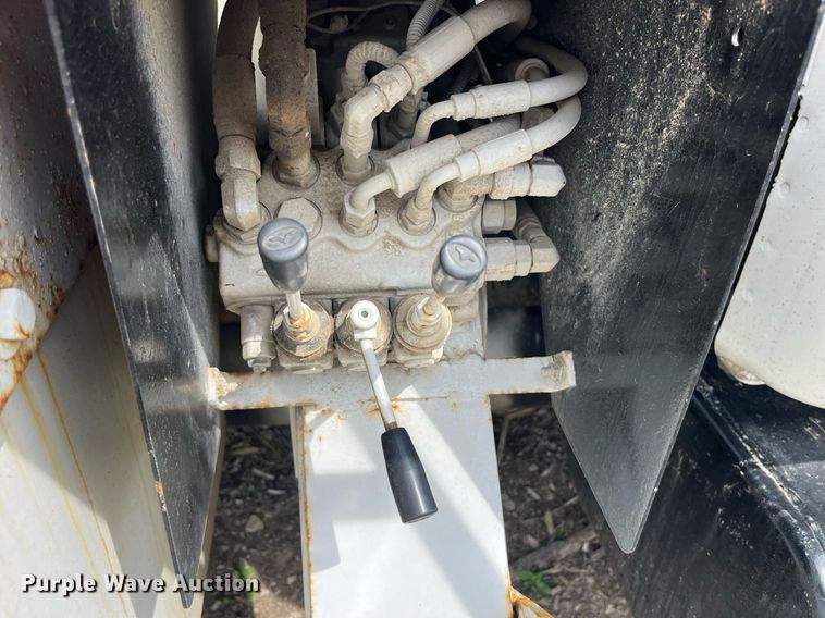 image for item LA9948 2006 Ford F750  forestry bucket truck