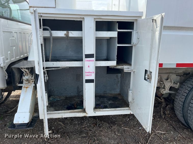 image for item LA9948 2006 Ford F750  forestry bucket truck