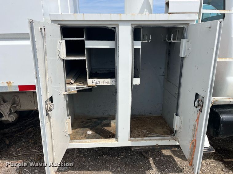 image for item LA9948 2006 Ford F750  forestry bucket truck