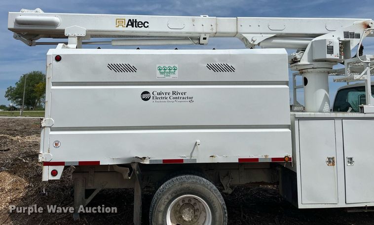 image for item LA9948 2006 Ford F750  forestry bucket truck