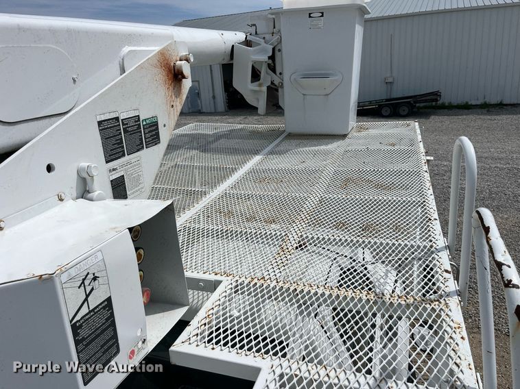 image for item LA9948 2006 Ford F750  forestry bucket truck