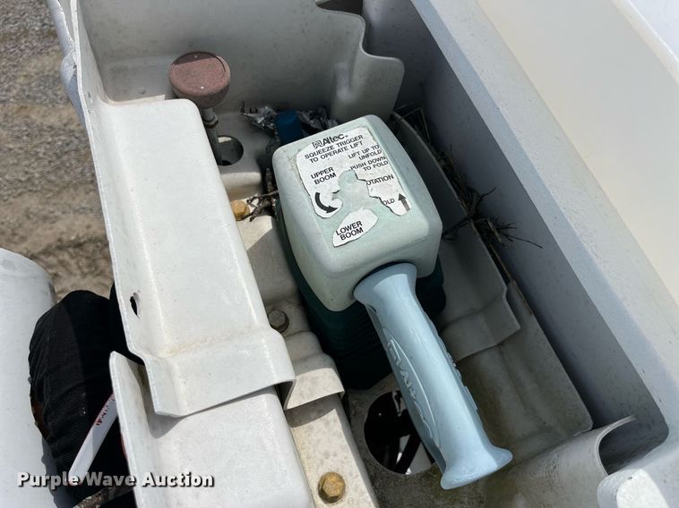 image for item LA9948 2006 Ford F750  forestry bucket truck