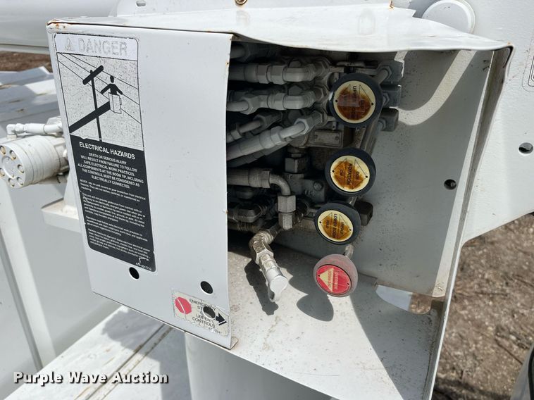 image for item LA9948 2006 Ford F750  forestry bucket truck