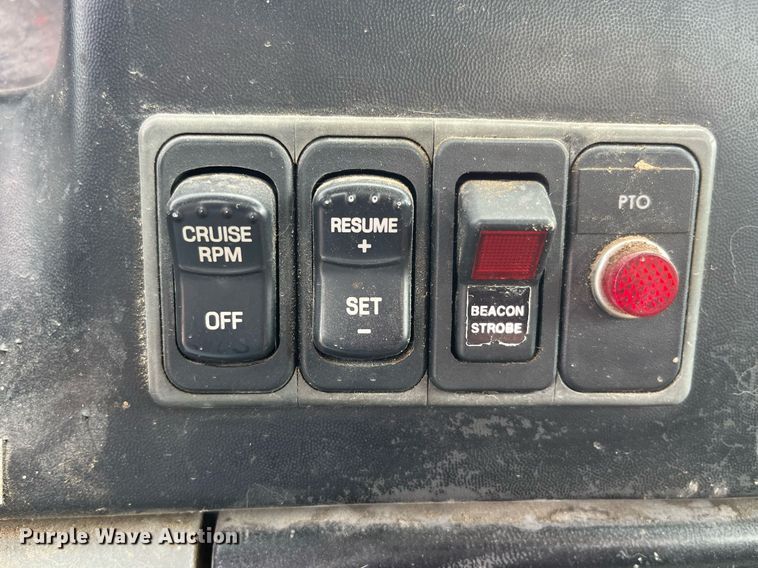 image for item LA9948 2006 Ford F750  forestry bucket truck