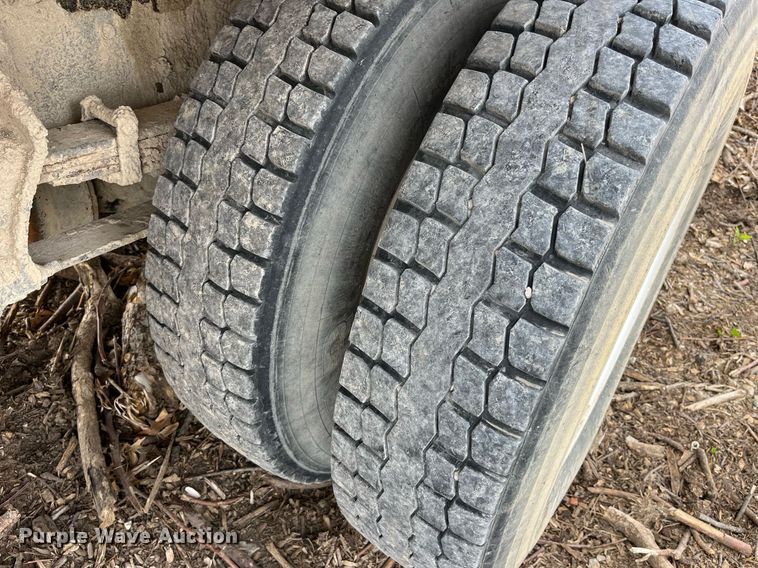 image for item LA9948 2006 Ford F750  forestry bucket truck