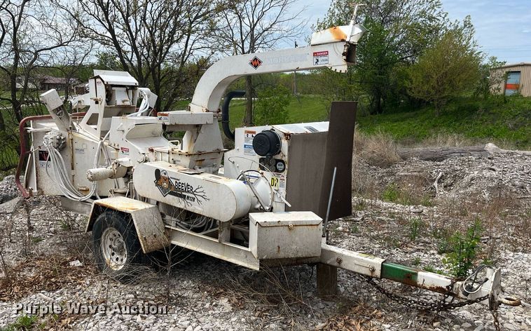 image for item LA9949 2015 Morbark Beever M12R  wood chipper