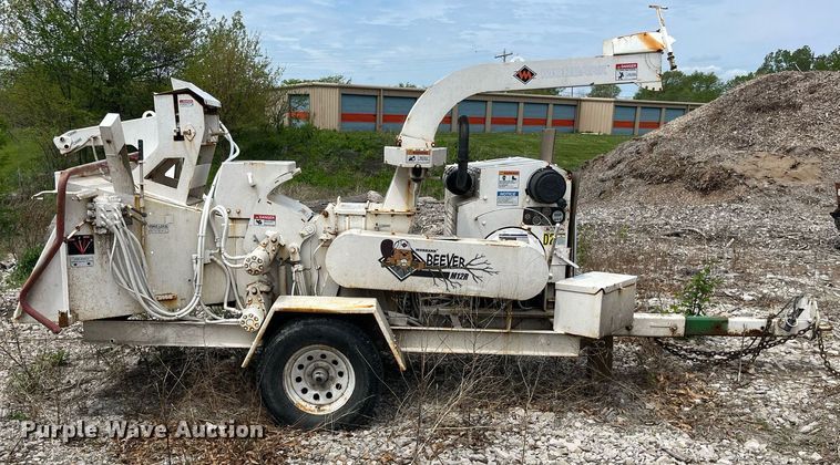 image for item LA9949 2015 Morbark Beever M12R  wood chipper