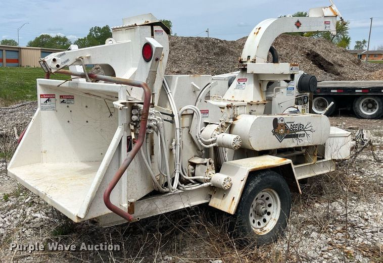 image for item LA9949 2015 Morbark Beever M12R  wood chipper