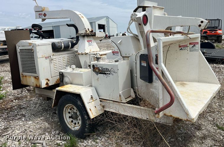 image for item LA9949 2015 Morbark Beever M12R  wood chipper