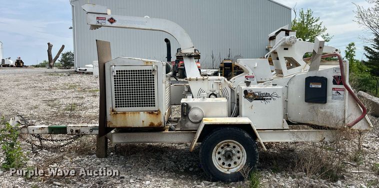 image for item LA9949 2015 Morbark Beever M12R  wood chipper