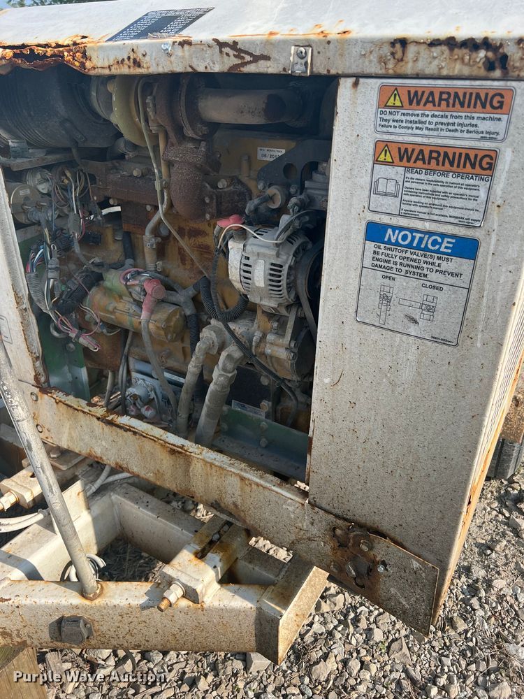 image for item LA9949 2015 Morbark Beever M12R  wood chipper