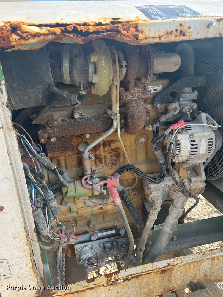 image for item LA9949 2015 Morbark Beever M12R  wood chipper