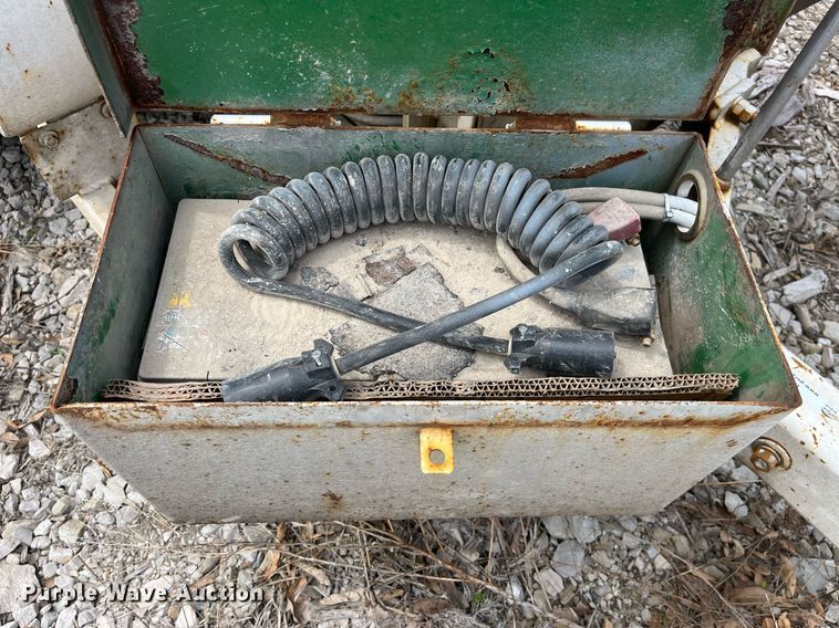 image for item LA9949 2015 Morbark Beever M12R  wood chipper