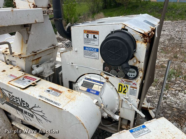 image for item LA9949 2015 Morbark Beever M12R  wood chipper