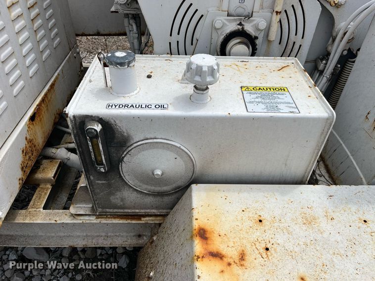 image for item LA9949 2015 Morbark Beever M12R  wood chipper