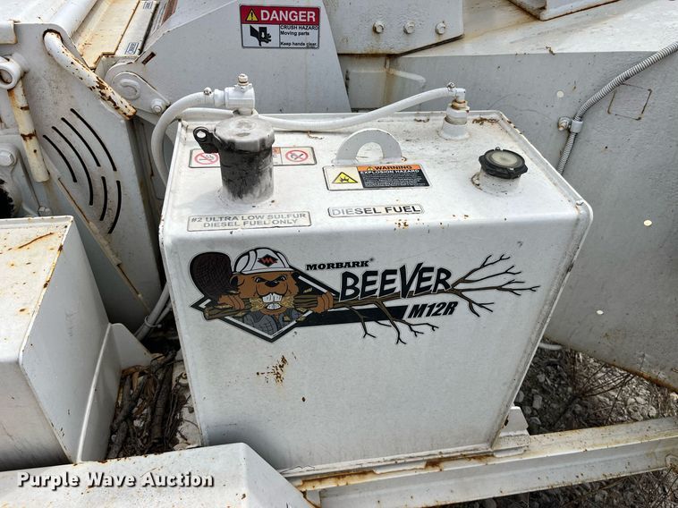 image for item LA9949 2015 Morbark Beever M12R  wood chipper