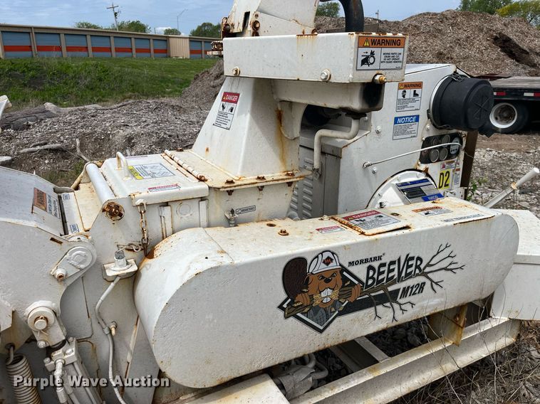 image for item LA9949 2015 Morbark Beever M12R  wood chipper