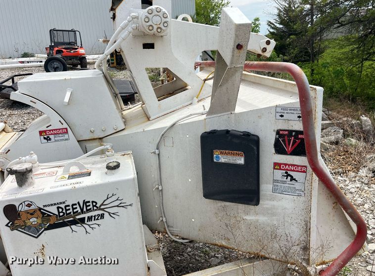 image for item LA9949 2015 Morbark Beever M12R  wood chipper
