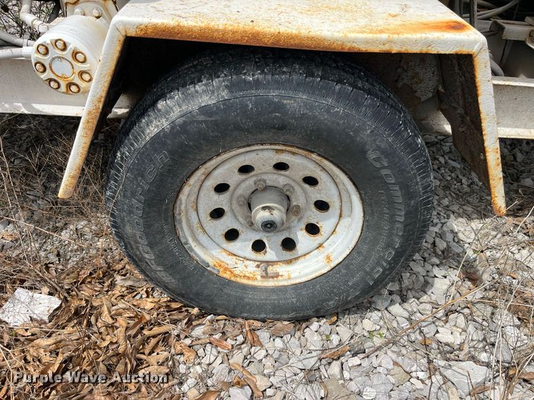 image for item LA9949 2015 Morbark Beever M12R  wood chipper