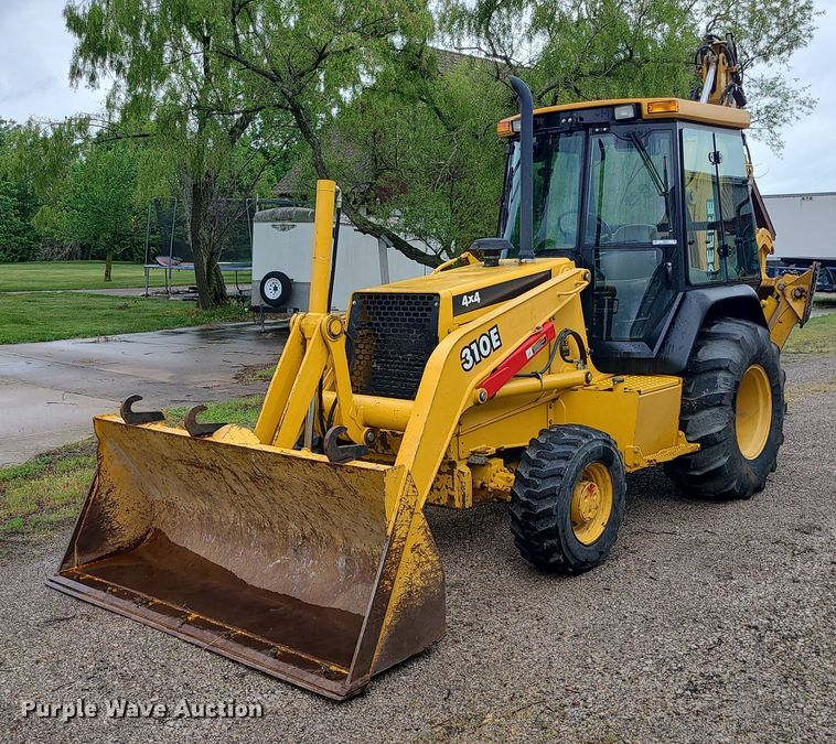 image for item LE9042 1999 John Deere 310E  backhoe