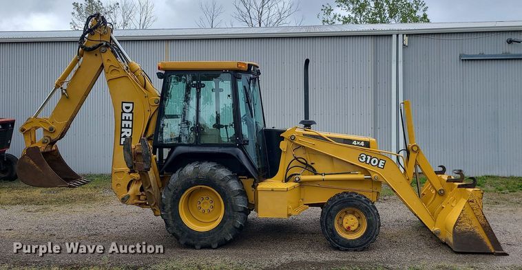 image for item LE9042 1999 John Deere 310E  backhoe
