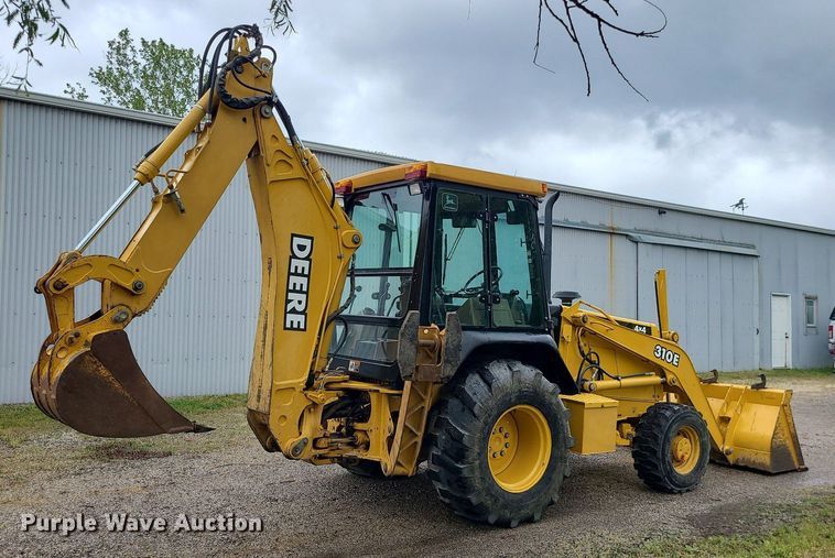 image for item LE9042 1999 John Deere 310E  backhoe