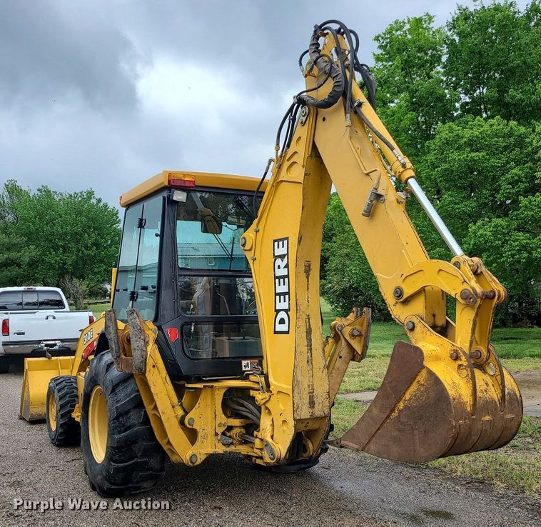 image for item LE9042 1999 John Deere 310E  backhoe