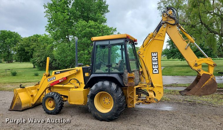 image for item LE9042 1999 John Deere 310E  backhoe