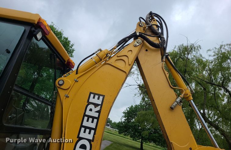 image for item LE9042 1999 John Deere 310E  backhoe