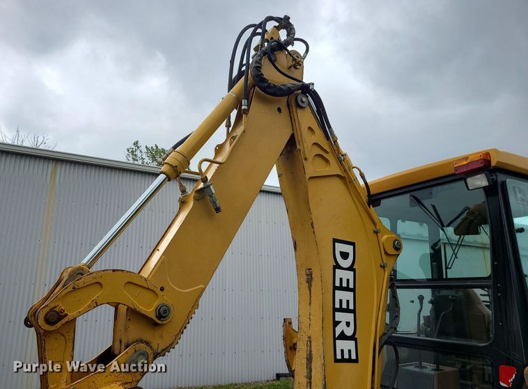 image for item LE9042 1999 John Deere 310E  backhoe