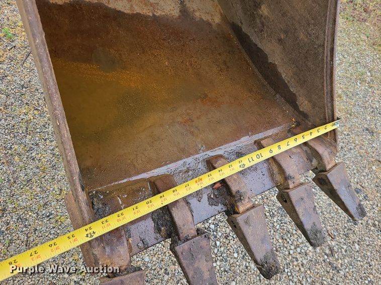 image for item LE9042 1999 John Deere 310E  backhoe