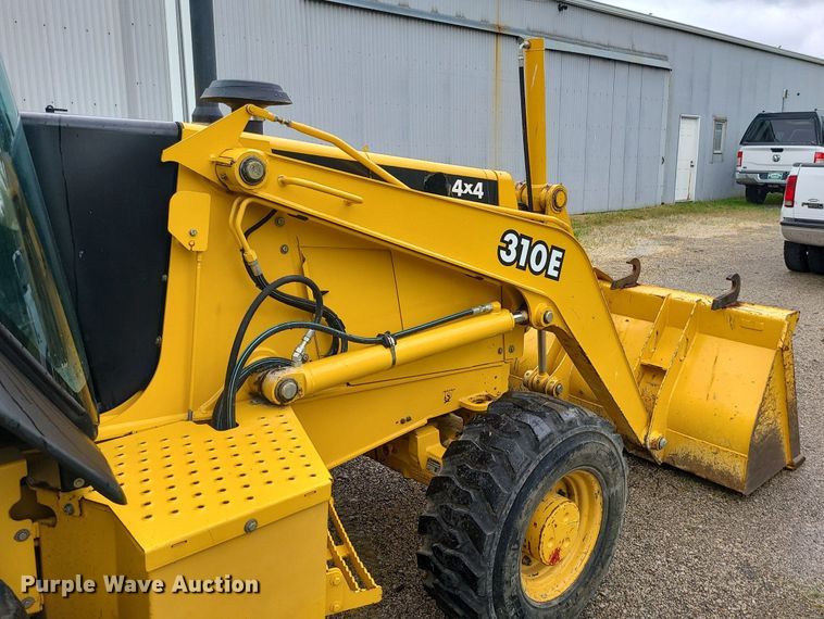 image for item LE9042 1999 John Deere 310E  backhoe
