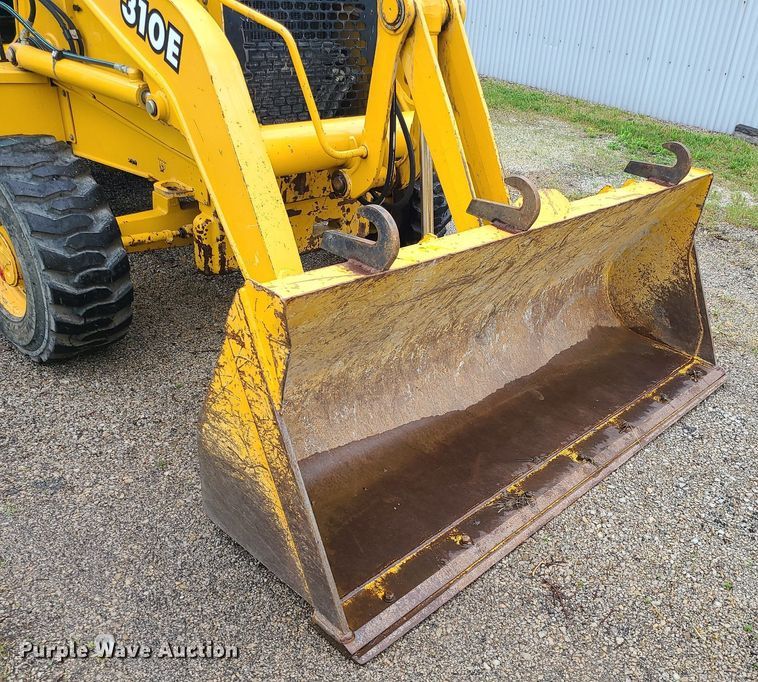 image for item LE9042 1999 John Deere 310E  backhoe