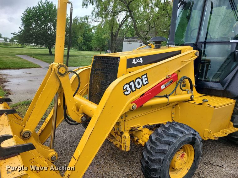 image for item LE9042 1999 John Deere 310E  backhoe