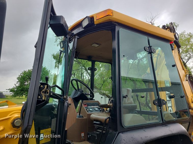 image for item LE9042 1999 John Deere 310E  backhoe