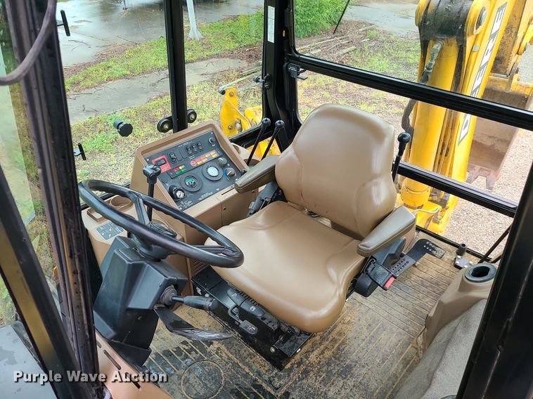 image for item LE9042 1999 John Deere 310E  backhoe