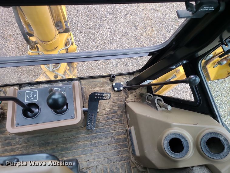 image for item LE9042 1999 John Deere 310E  backhoe