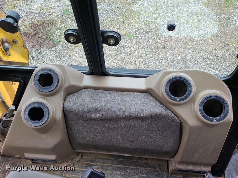 image for item LE9042 1999 John Deere 310E  backhoe