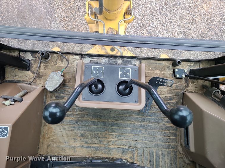 image for item LE9042 1999 John Deere 310E  backhoe