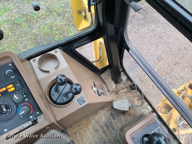 image for item LE9042 1999 John Deere 310E  backhoe