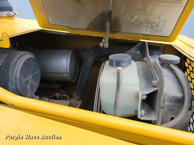 image for item LE9042 1999 John Deere 310E  backhoe