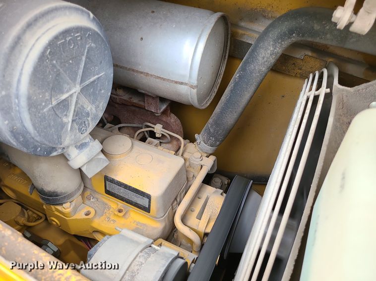 image for item LE9042 1999 John Deere 310E  backhoe