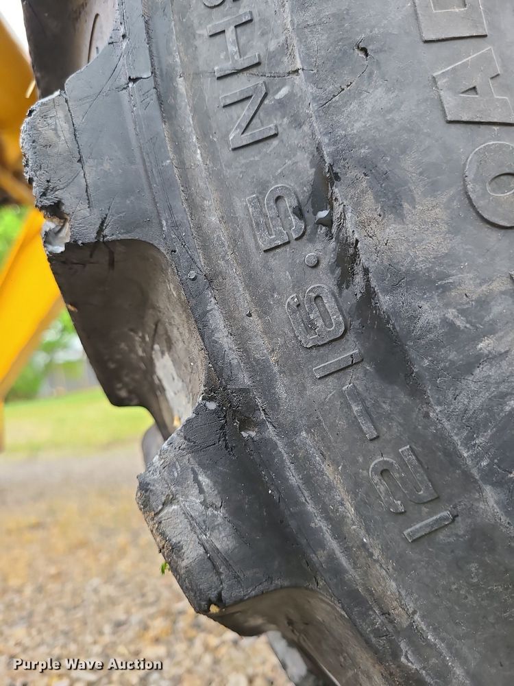 image for item LE9042 1999 John Deere 310E  backhoe