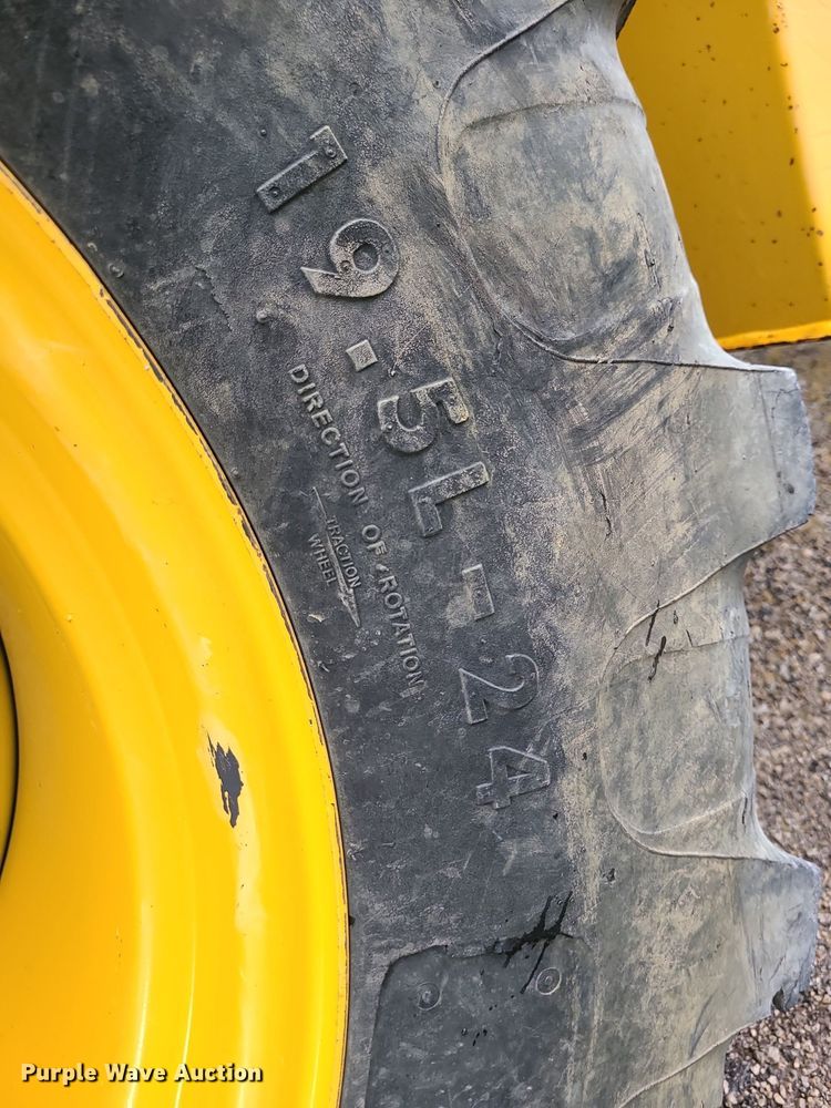 image for item LE9042 1999 John Deere 310E  backhoe