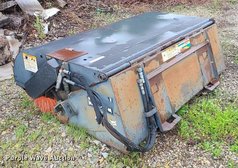 image for item LE9055 Bobcat  skid steer broom